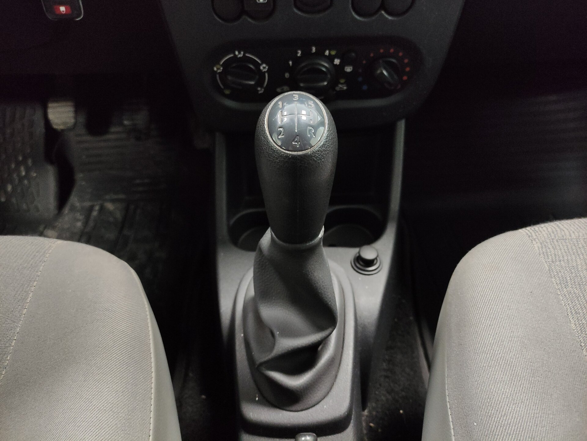 Renault Logan, I Рестайлинг 2015