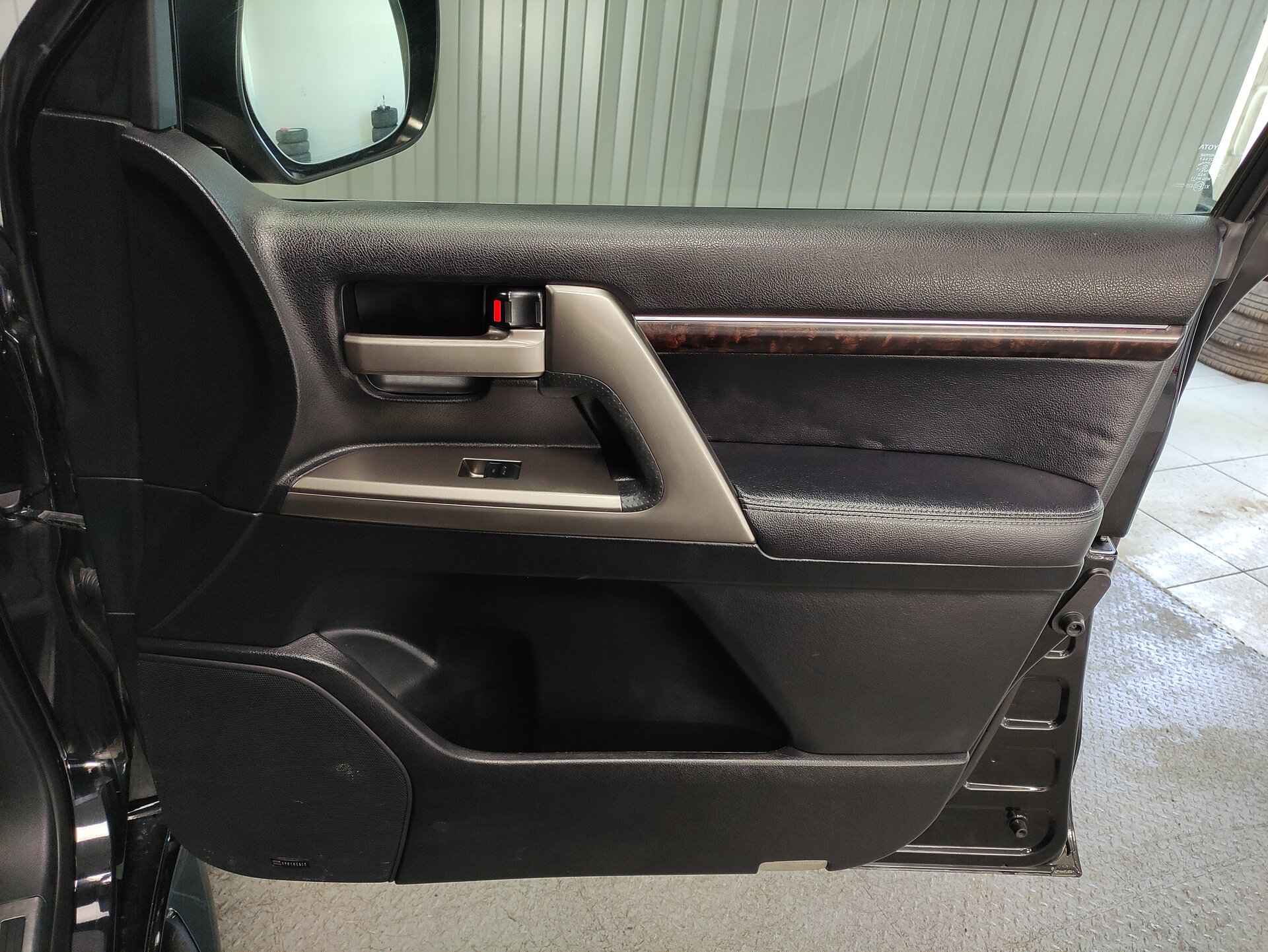 Toyota Land Cruiser, 200 Series 2011