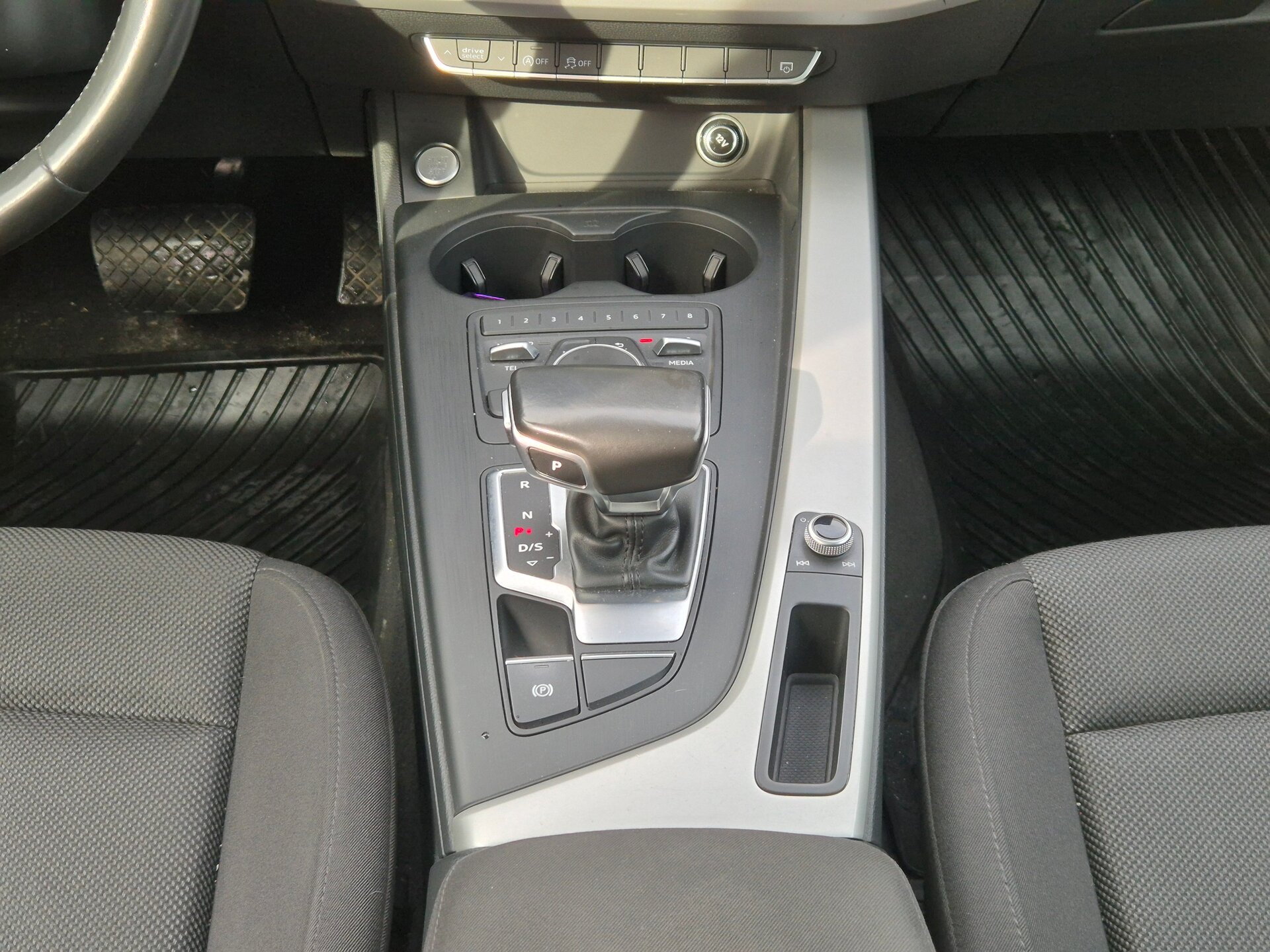Audi A4, V (B9) 2019