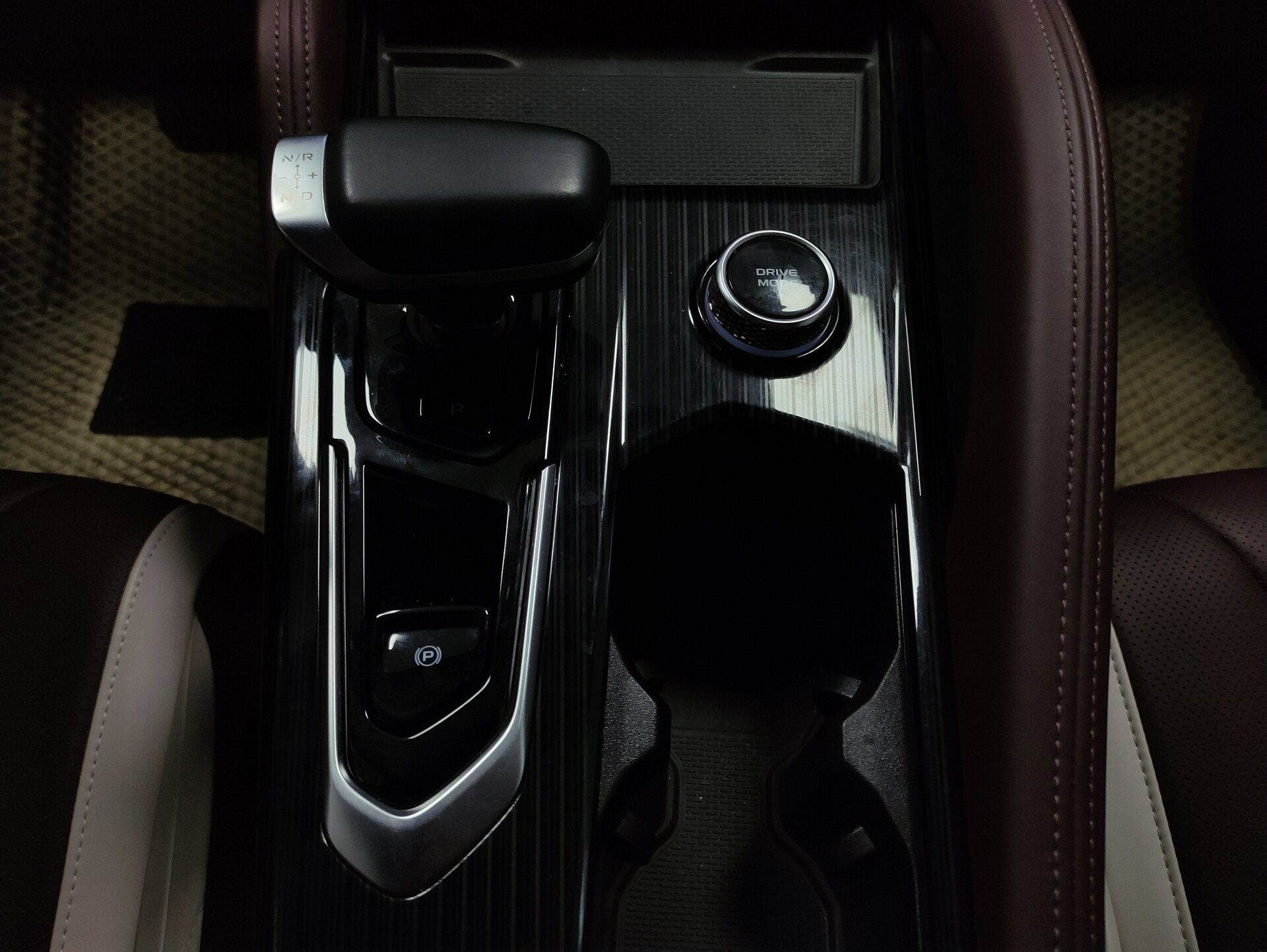 Geely Monjaro, I 2023