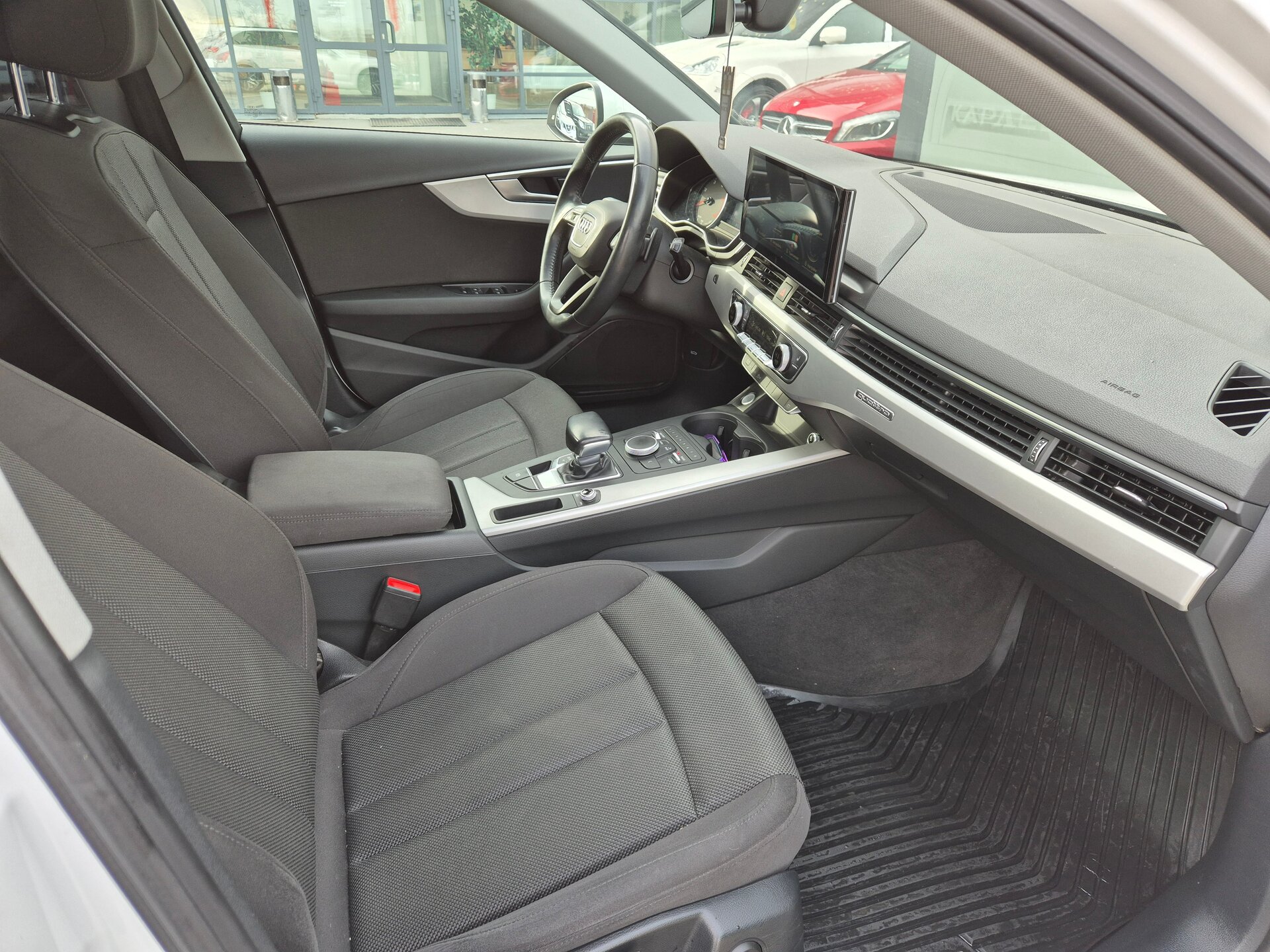 Audi A4, V (B9) 2019