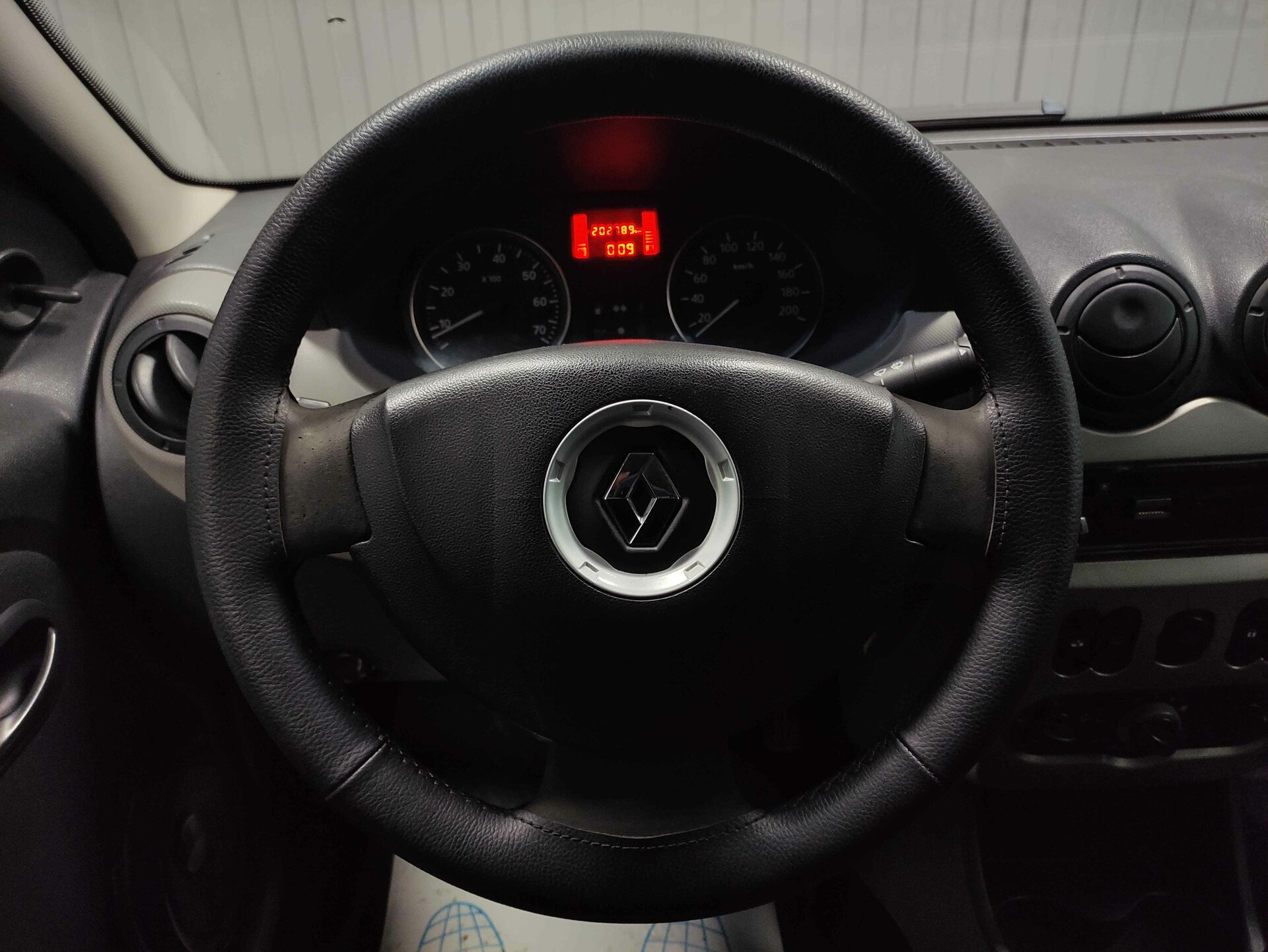 Renault Logan, I Рестайлинг 2011